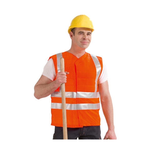 Bauarbeiter trägt Kühlweste SX3 mit Reflektoren von E.COOLINE in Farbe signalorange
