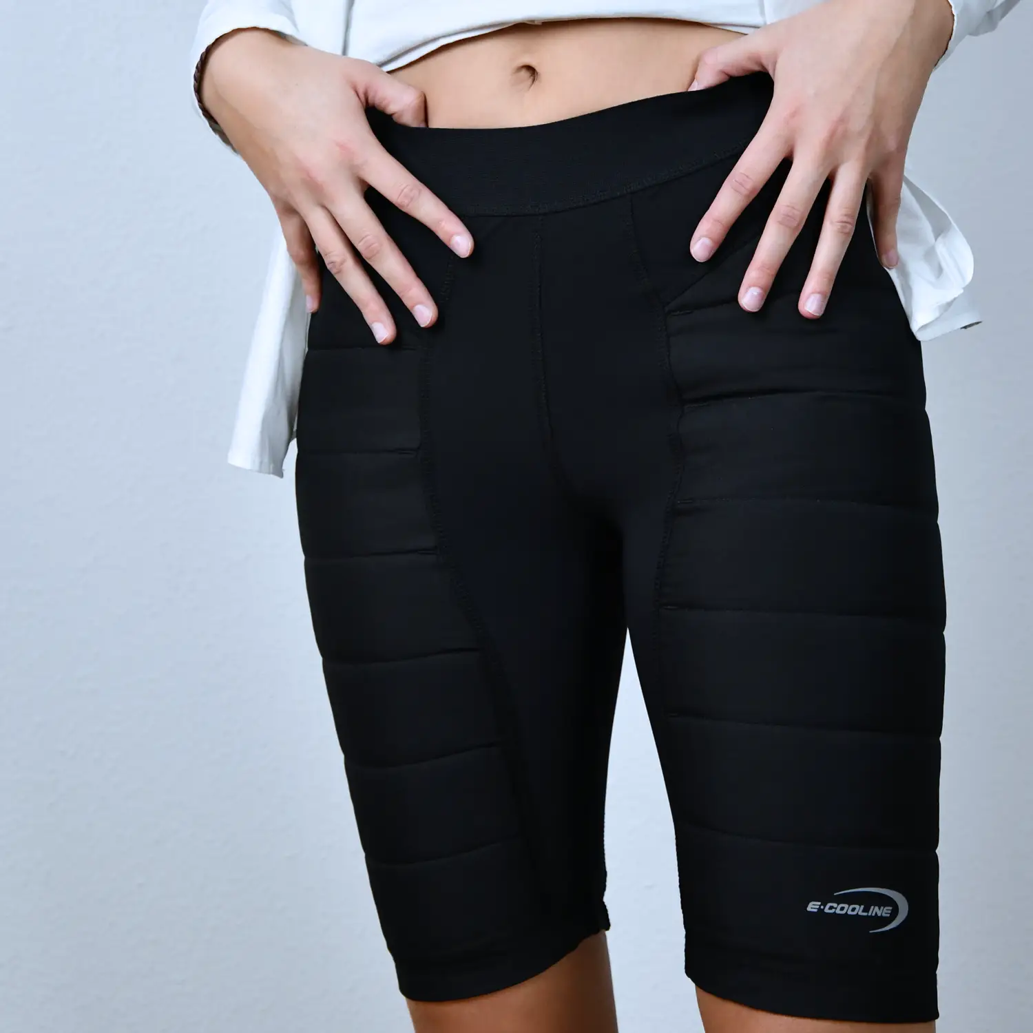 Powercool SX3 Pants schwarz an Frauenbeinen