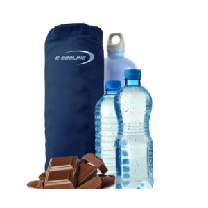 Kühltasche von E.COOLINE und mehrere Getränkeflaschen sowie Schokolade