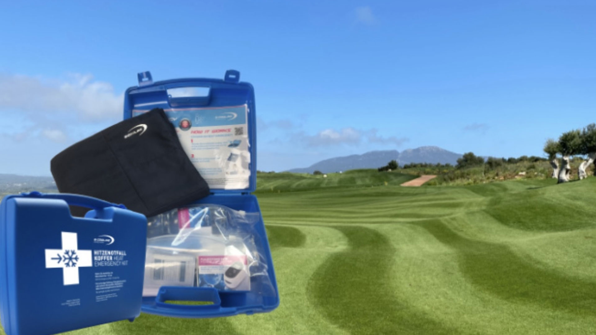 E.COOLINE Hitze-Notfall-Koffer offen und geschlossen auf dem Golfplatz
